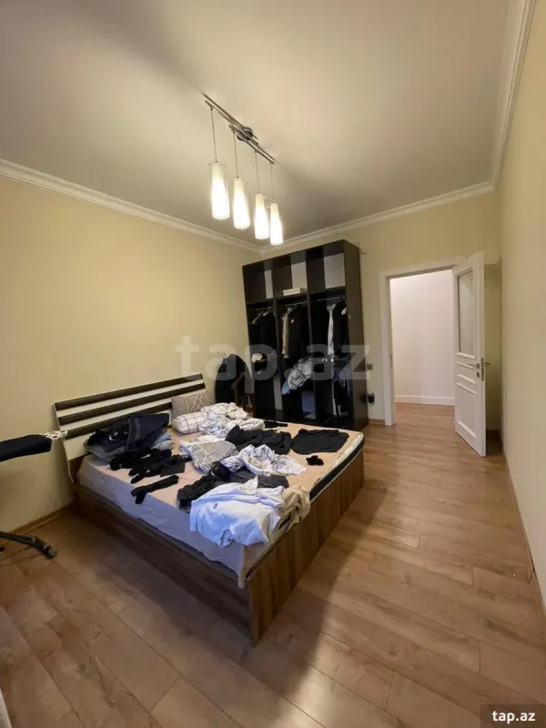 Kirayə verilir 3 otaqlı yeni tikili 140 m²