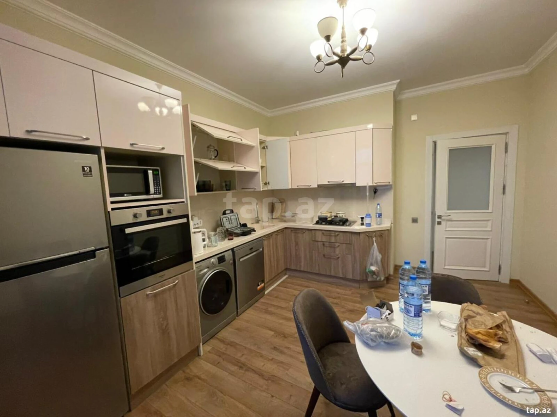 Kirayə verilir 3 otaqlı yeni tikili 140 m²