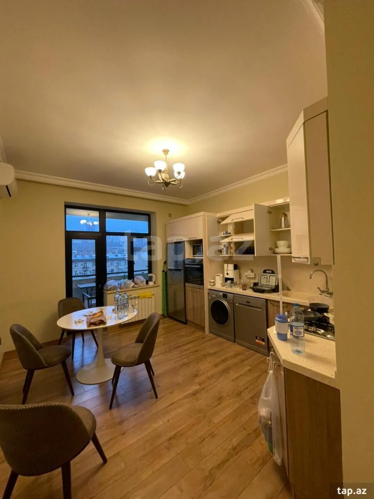 Kirayə verilir 3 otaqlı yeni tikili 140 m²