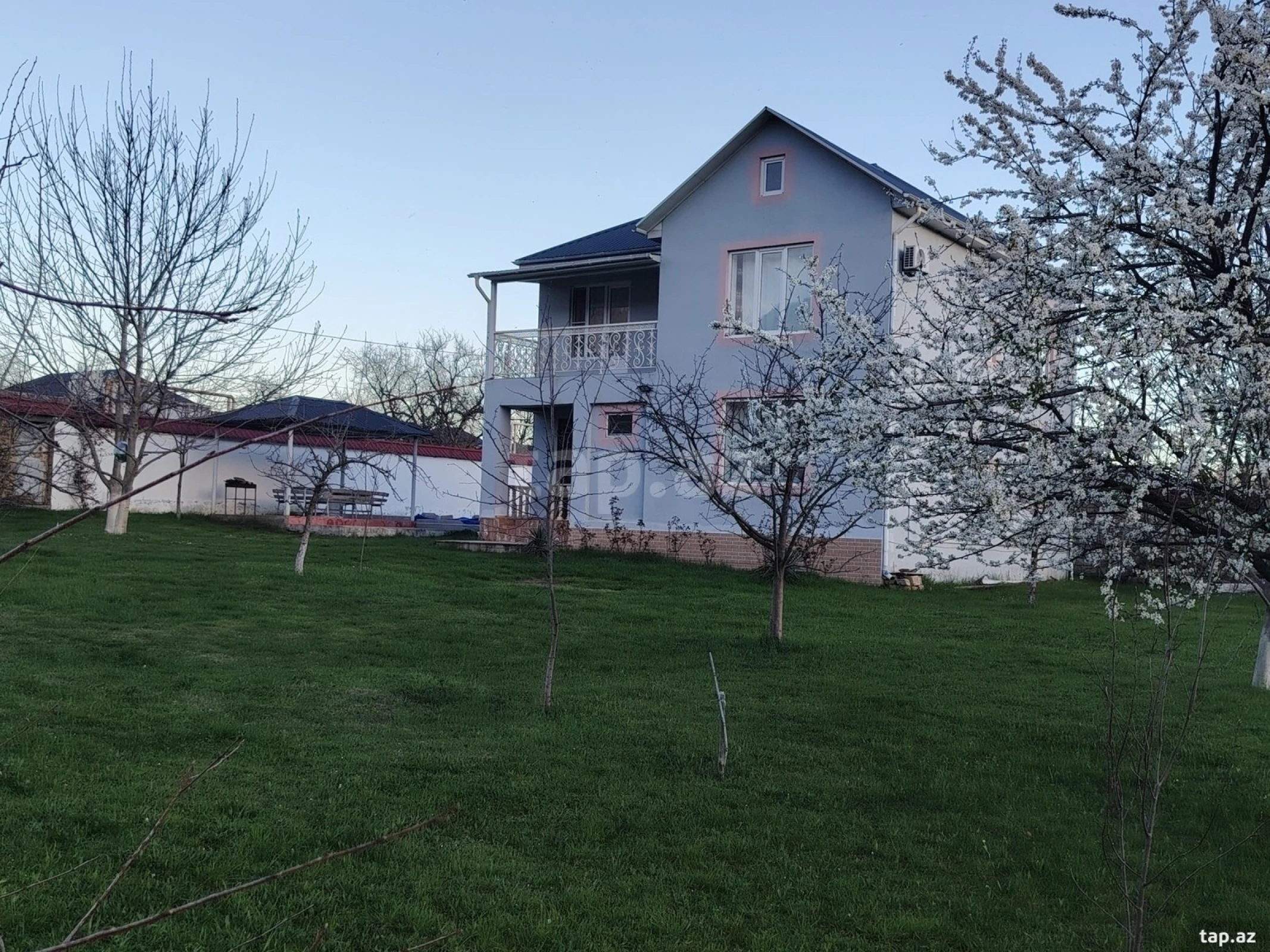 Kirayə verilir 7 otaqlı həyət evi 220 m²