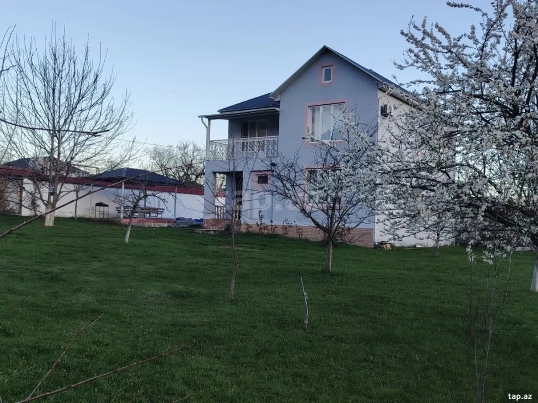 Kirayə verilir 7 otaqlı həyət evi 220 m²