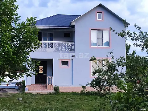 Kirayə verilir 7 otaqlı həyət evi 220 m² — Qəbələ 7 otaq 220.00 m²