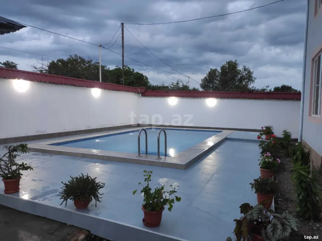 Kirayə verilir 7 otaqlı həyət evi 220 m²