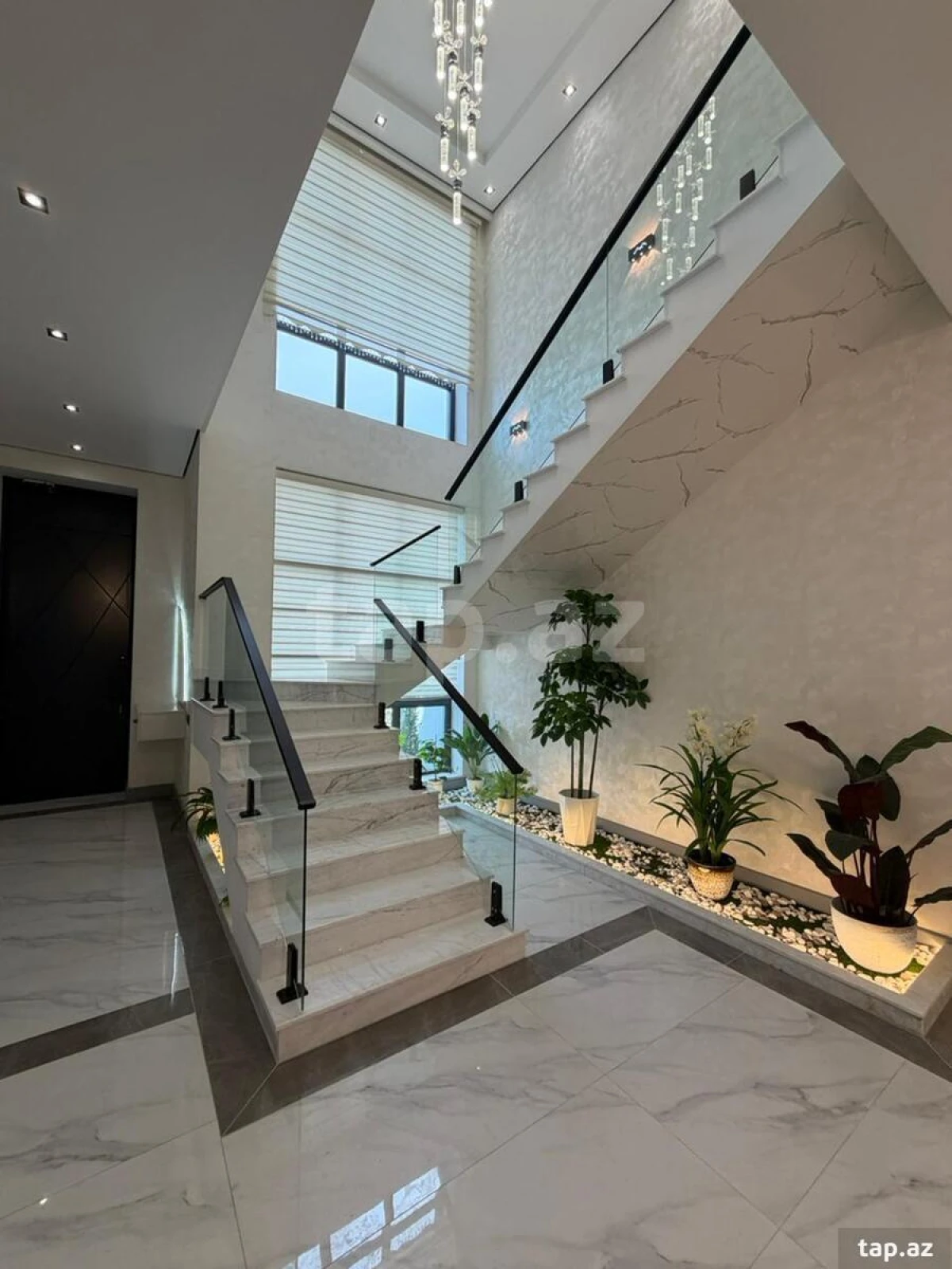 Satılır 5 otaqlı həyət evi 280 m²