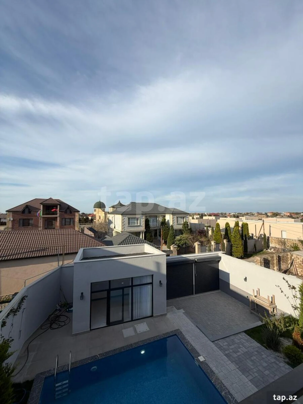 Satılır 5 otaqlı həyət evi 280 m²