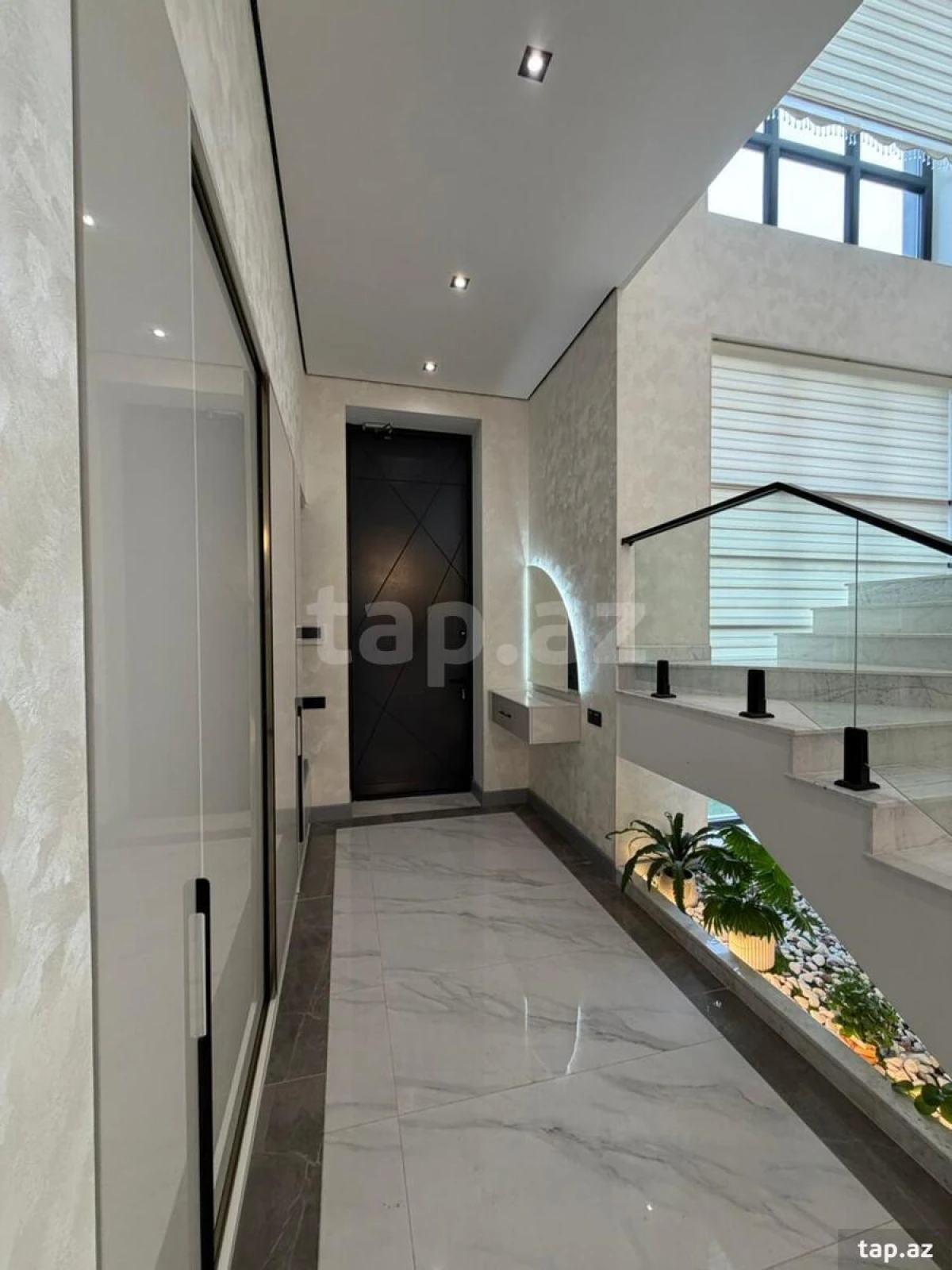 Satılır 5 otaqlı həyət evi 280 m²