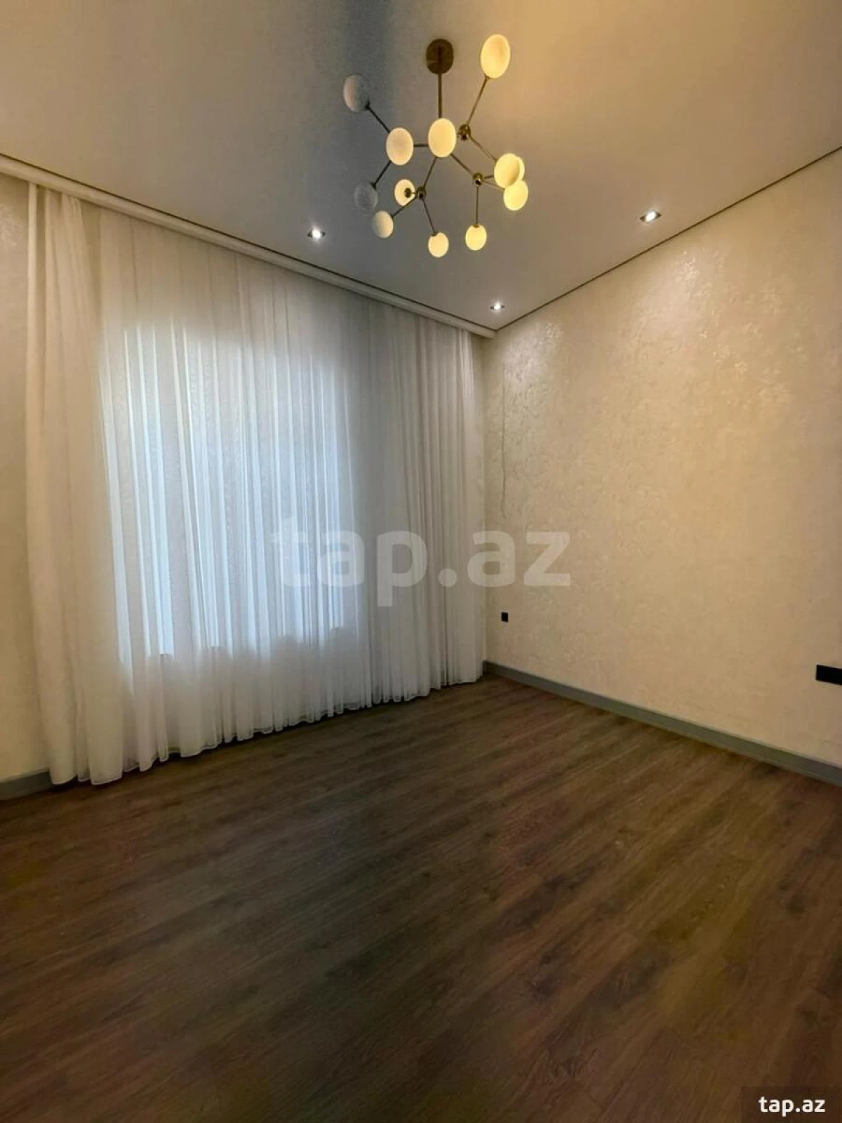 Satılır 5 otaqlı həyət evi 280 m²