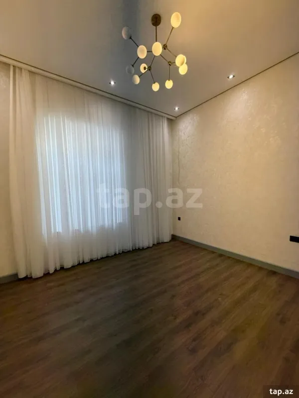 Satılır 5 otaqlı həyət evi 280 m²