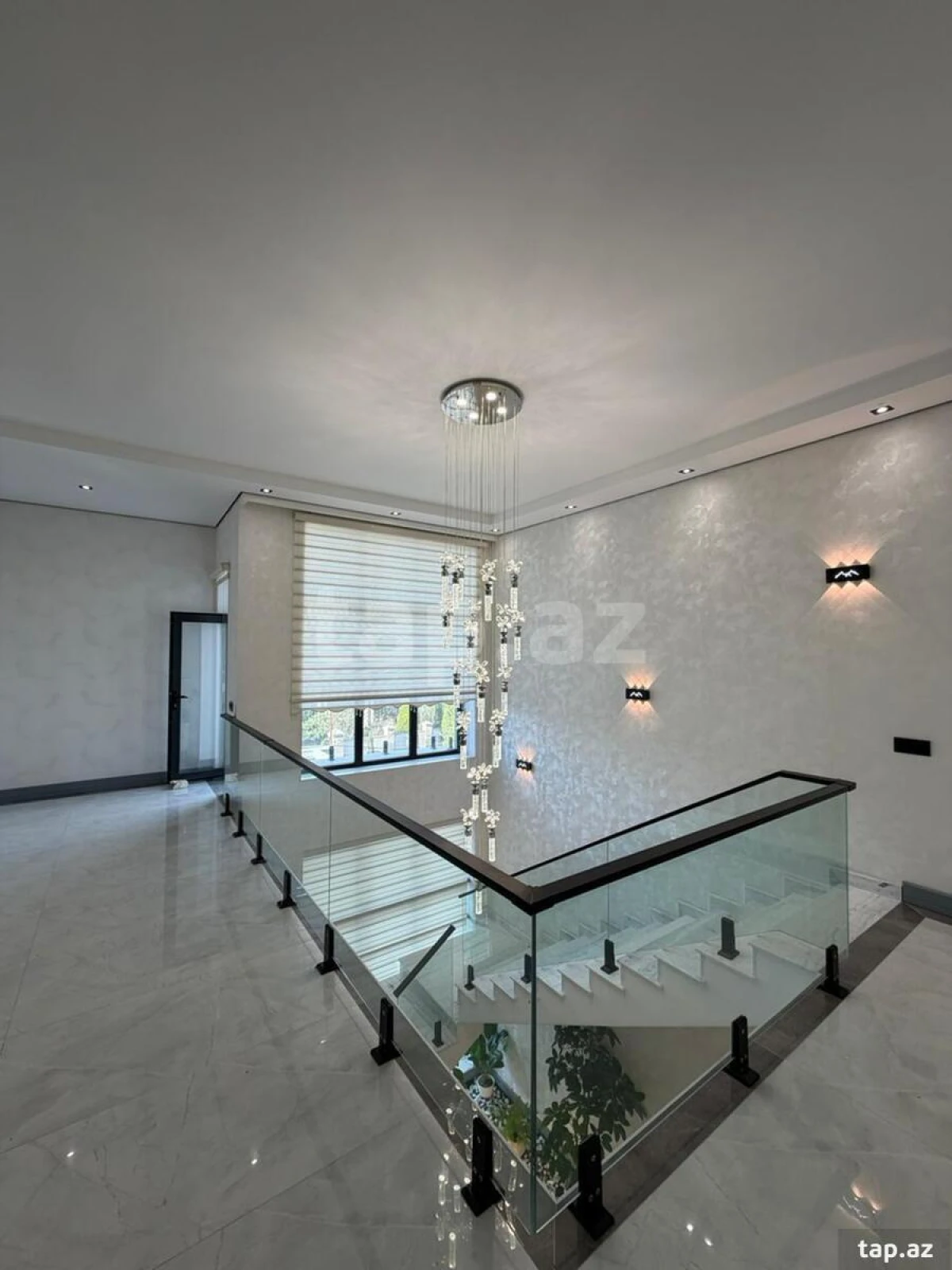 Satılır 5 otaqlı həyət evi 280 m²