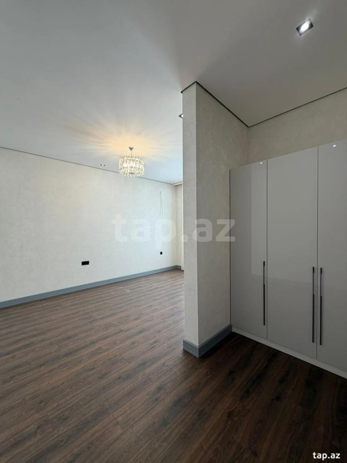 Satılır 5 otaqlı həyət evi 280 m²
