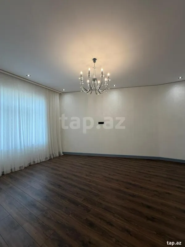 Satılır 5 otaqlı həyət evi 280 m²