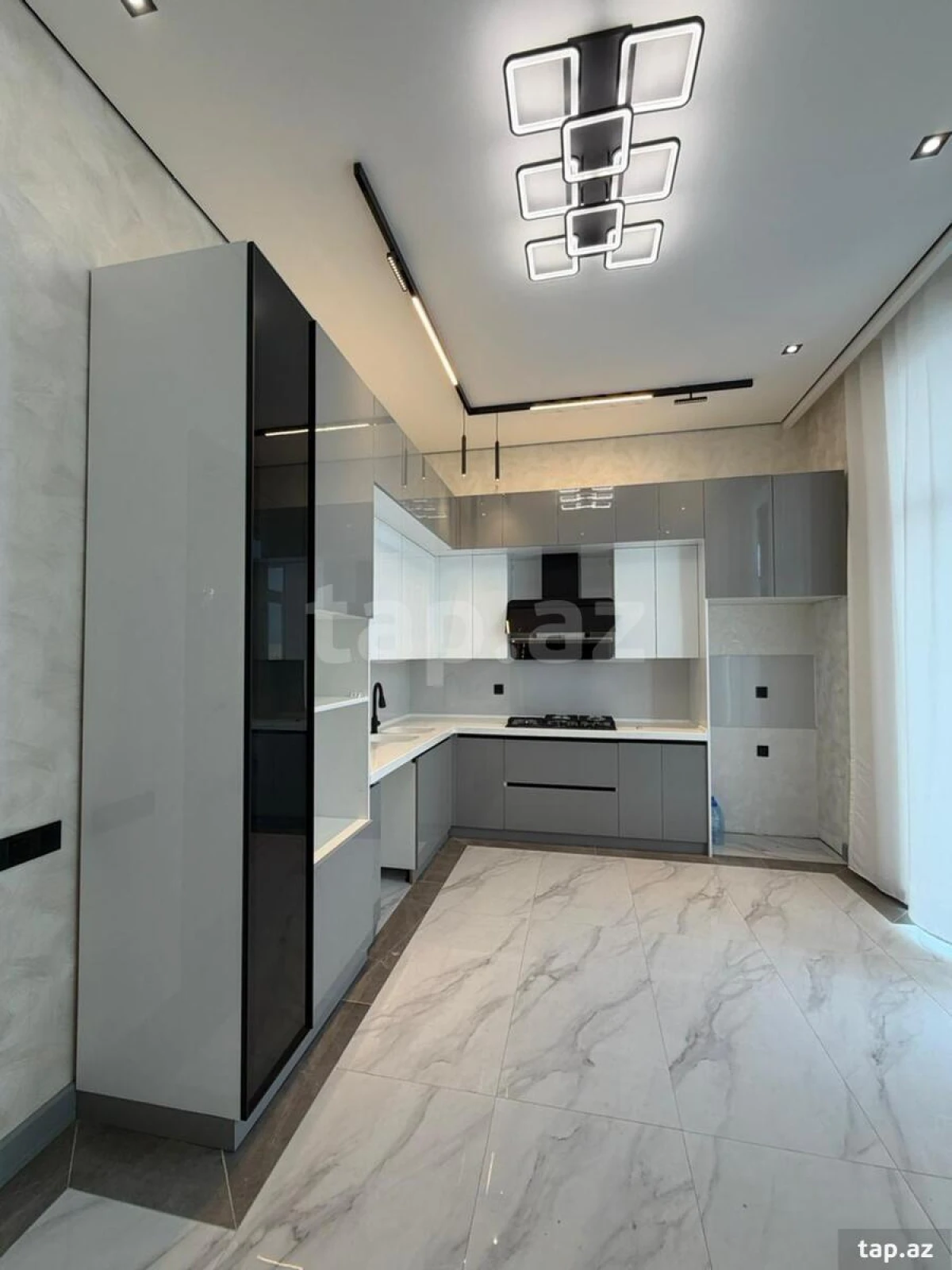 Satılır 5 otaqlı həyət evi 280 m²