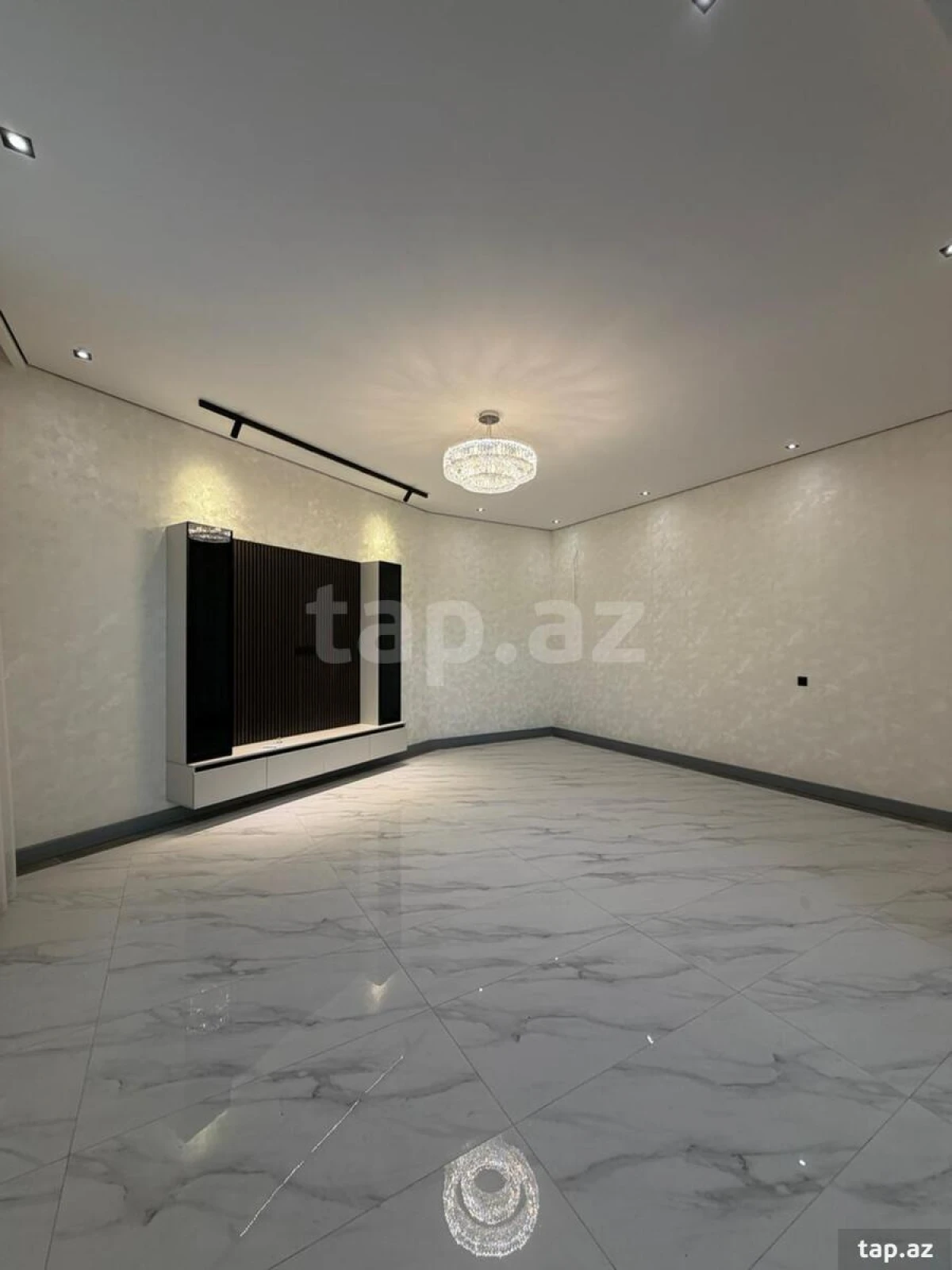 Satılır 5 otaqlı həyət evi 280 m²