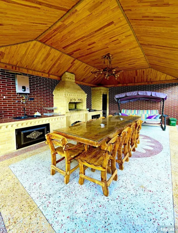 Satılır 7 otaqlı həyət evi 300 m²