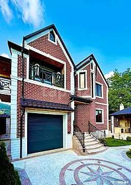 Satılır 7 otaqlı həyət evi 300 m² — Qəbələ 7 otaq 300.00 m²