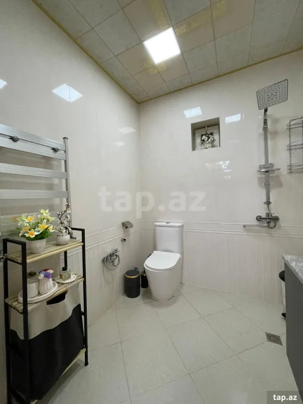 Satılır 5 otaqlı həyət evi 2800 m²