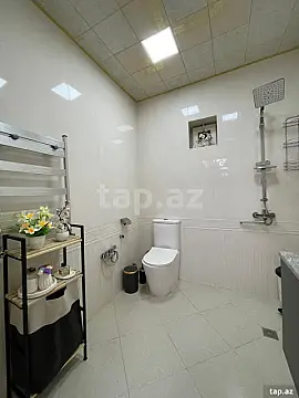 Satılır 5 otaqlı həyət evi 2800 m²