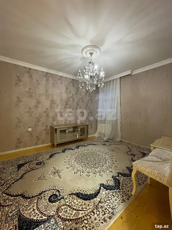 Satılır 5 otaqlı həyət evi 2800 m²