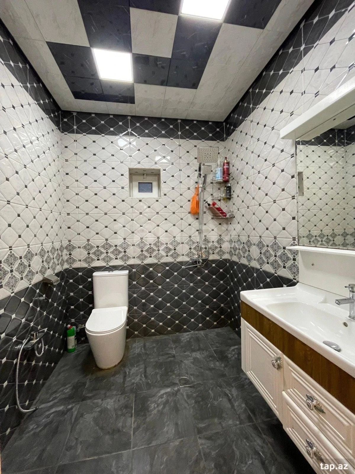 Satılır 5 otaqlı həyət evi 2800 m²