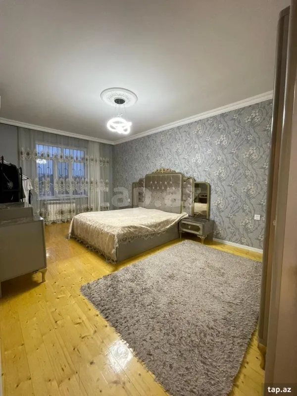 Satılır 5 otaqlı həyət evi 2800 m²