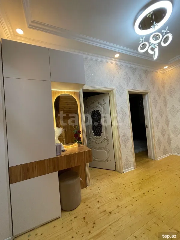Satılır 5 otaqlı həyət evi 2800 m²