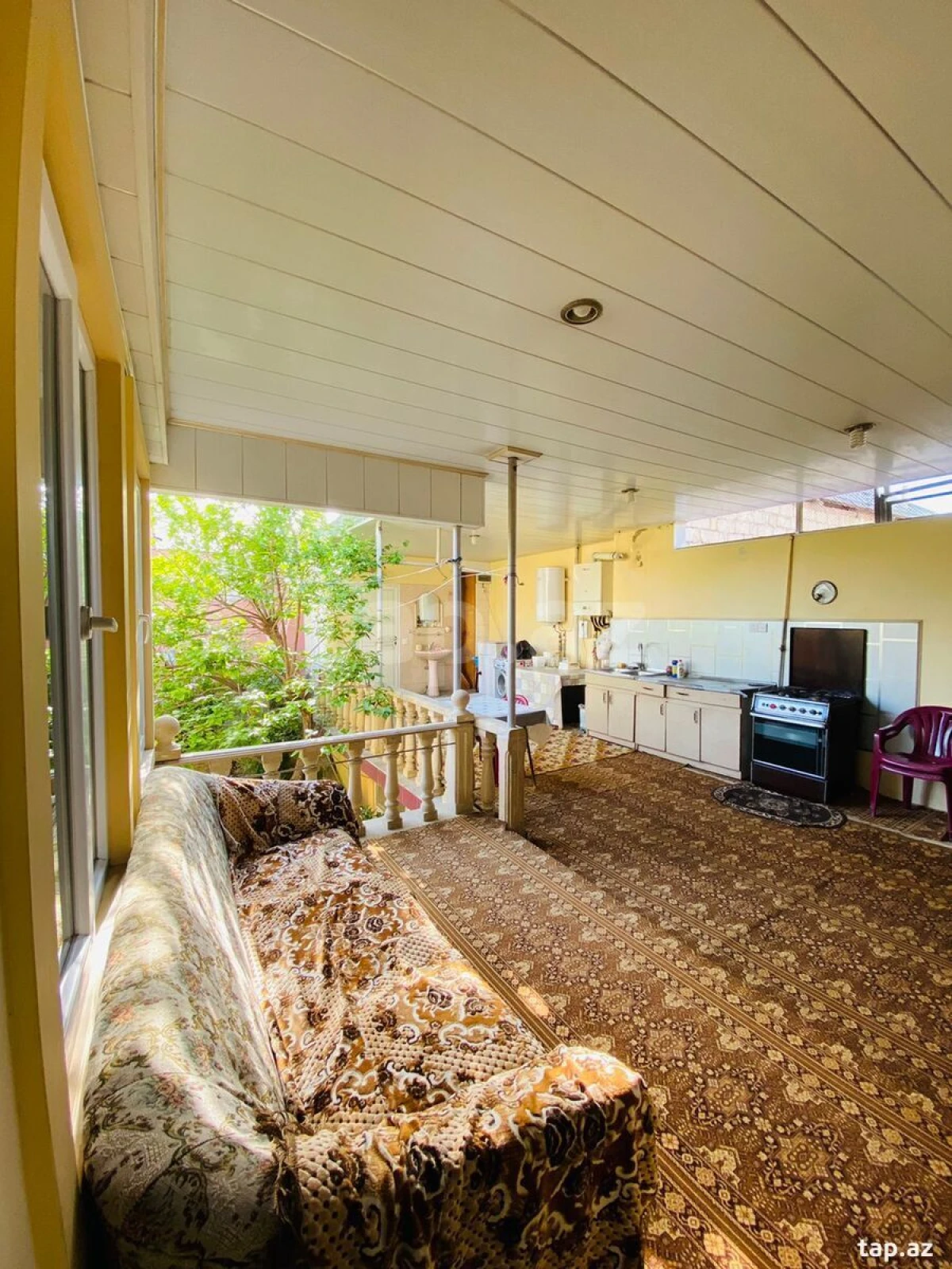 Satılır 10 otaqlı həyət evi 300 m²