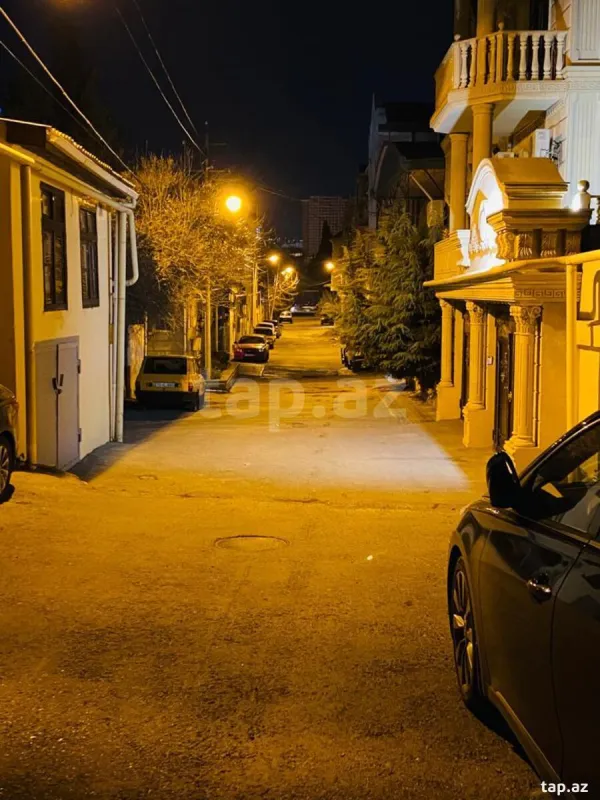 Satılır 10 otaqlı həyət evi 300 m²