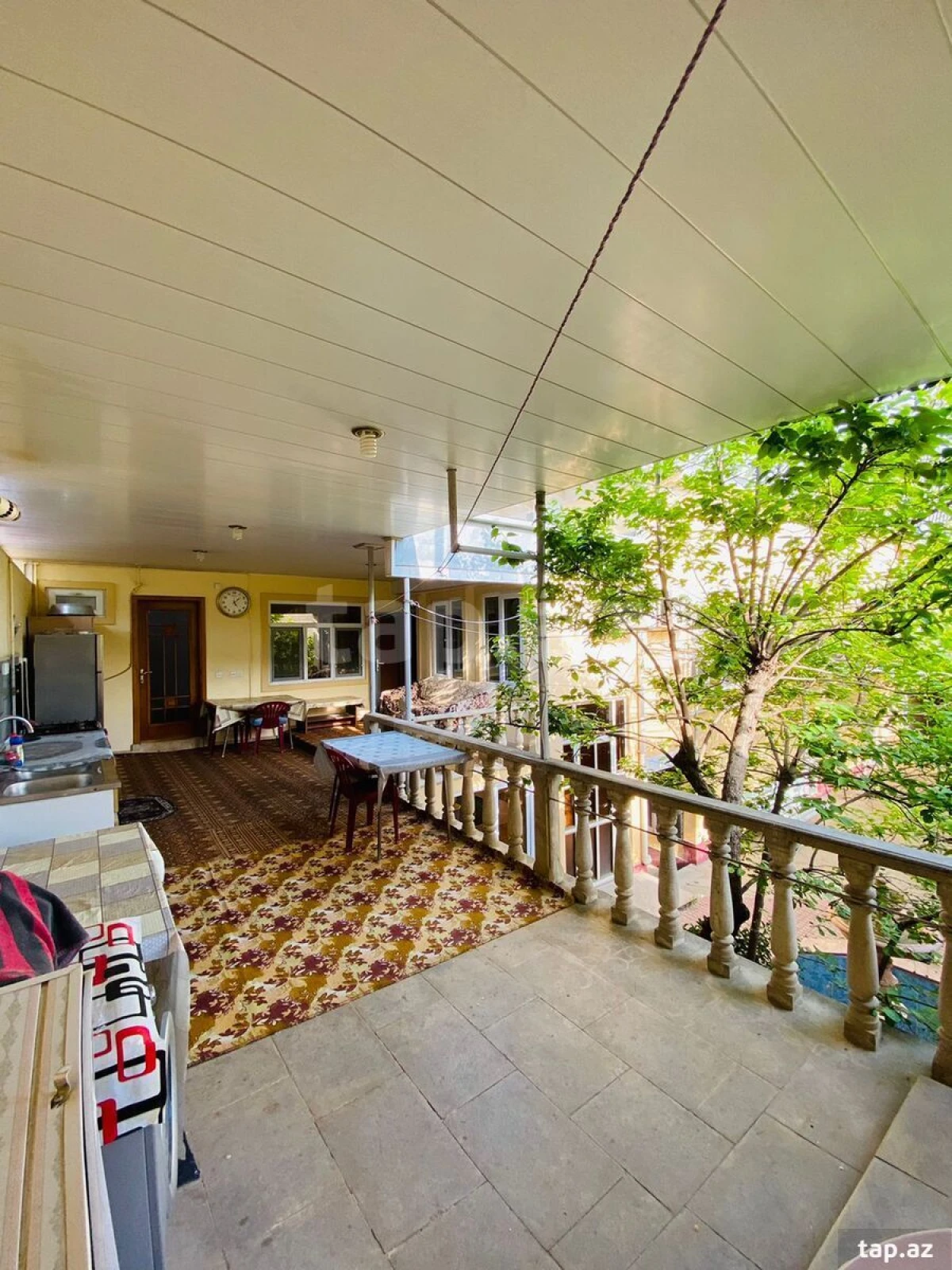 Satılır 10 otaqlı həyət evi 300 m²