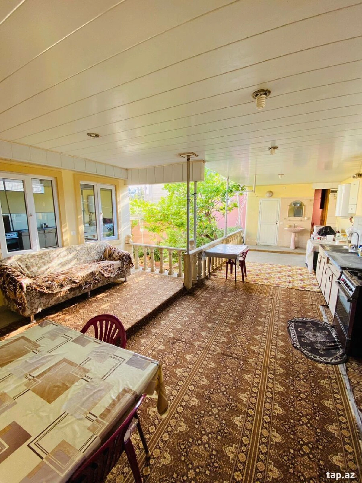 Satılır 10 otaqlı həyət evi 300 m²