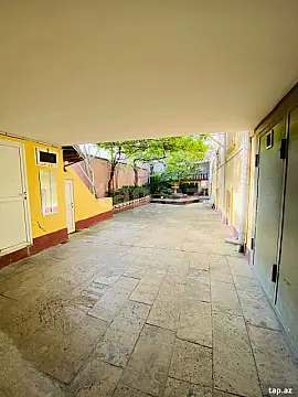 Satılır 10 otaqlı həyət evi 300 m²