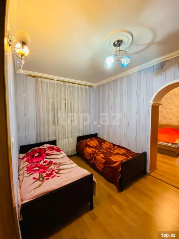 Satılır 10 otaqlı həyət evi 300 m²