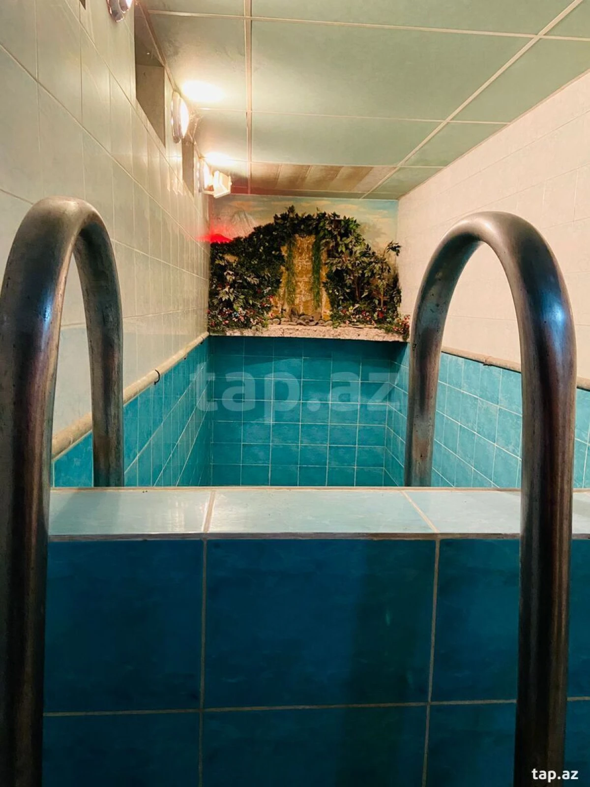 Satılır 10 otaqlı həyət evi 300 m²