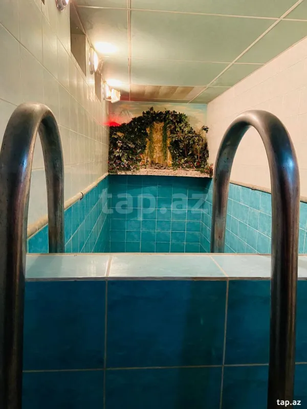 Satılır 10 otaqlı həyət evi 300 m²