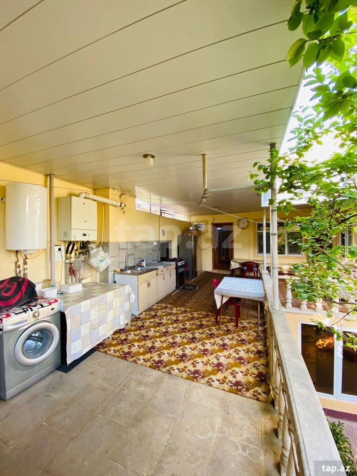 Satılır 10 otaqlı həyət evi 300 m²