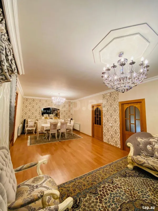 Satılır 10 otaqlı həyət evi 300 m²