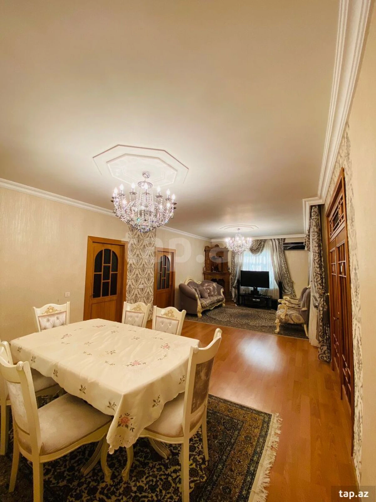 Satılır 10 otaqlı həyət evi 300 m²