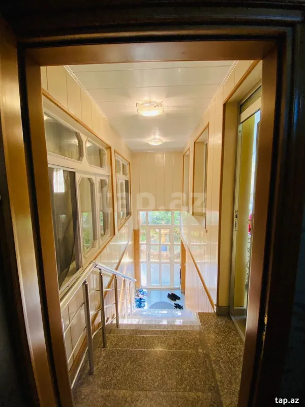 Satılır 10 otaqlı həyət evi 300 m²