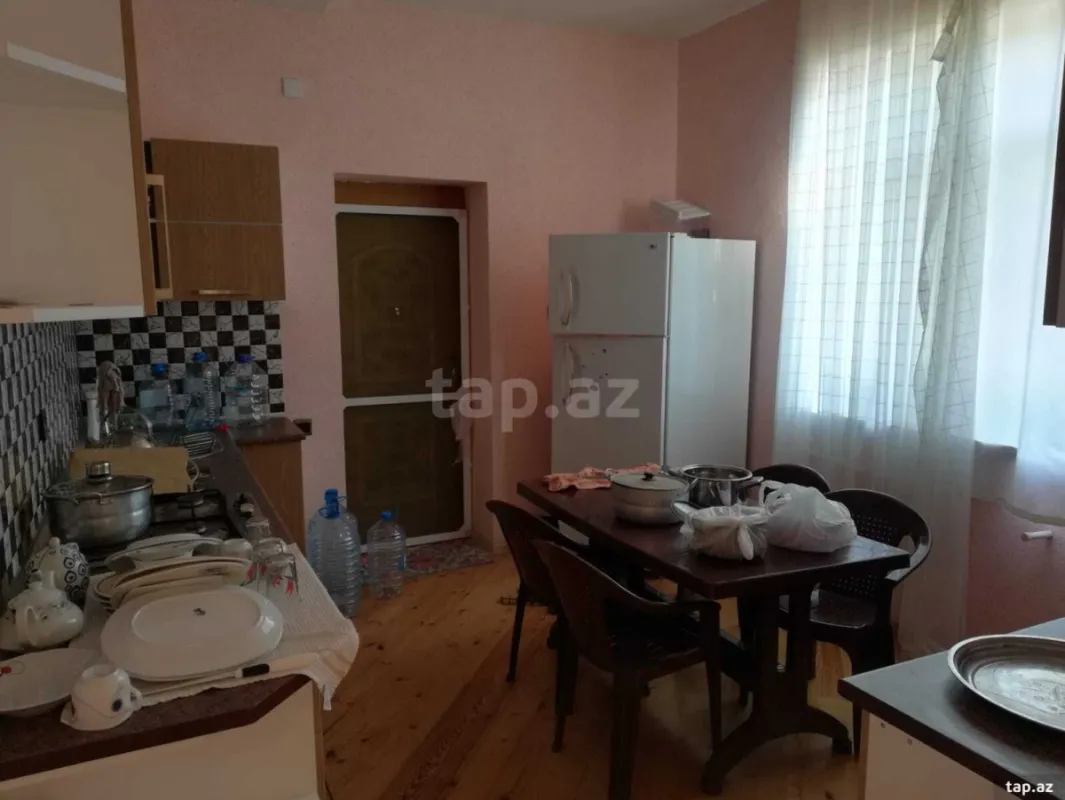 Satılır 6 otaqlı həyət evi 200 m²