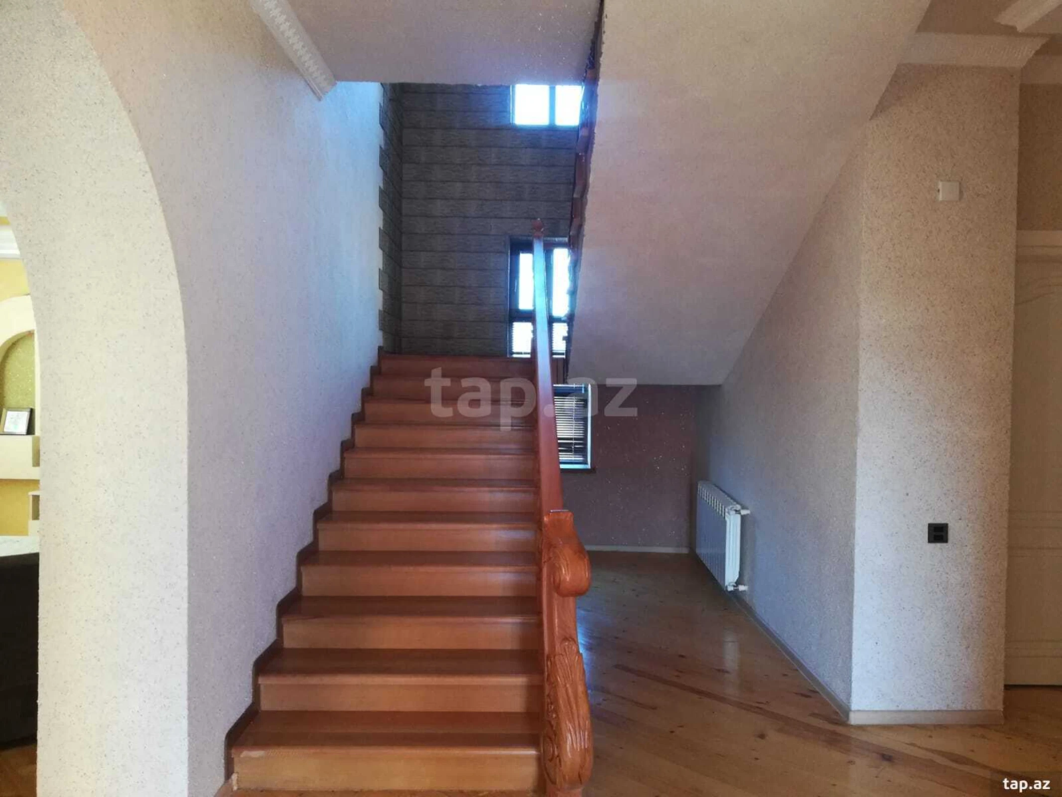 Satılır 6 otaqlı həyət evi 200 m²