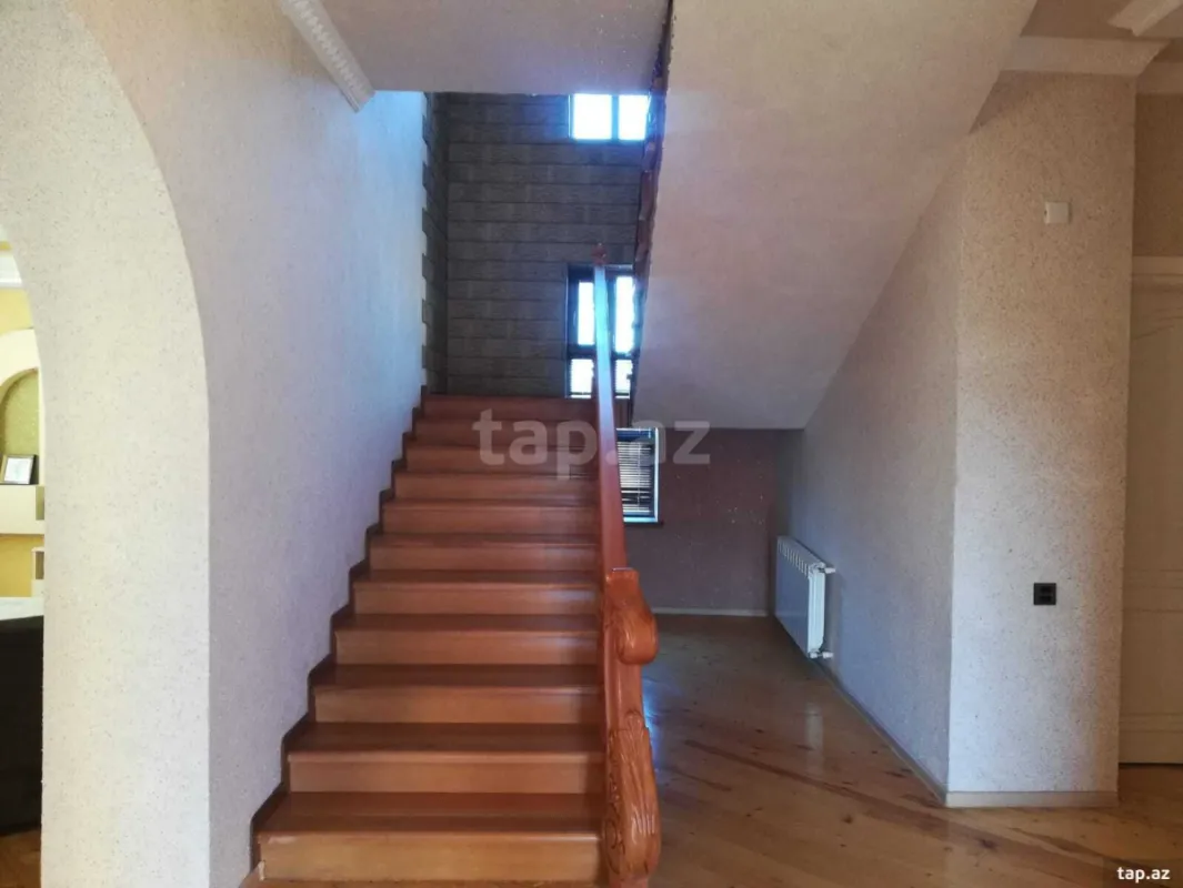 Satılır 6 otaqlı həyət evi 200 m²