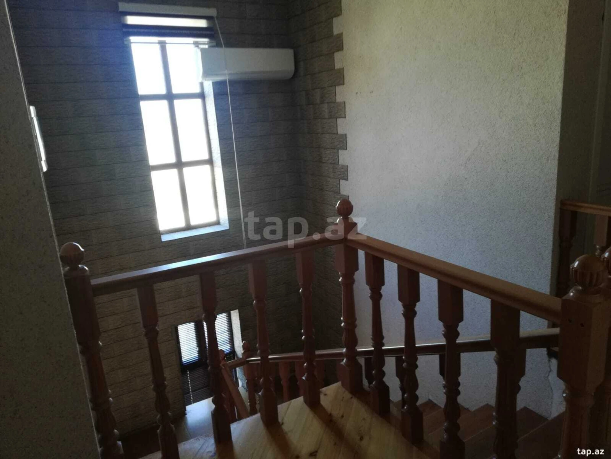Satılır 6 otaqlı həyət evi 200 m²