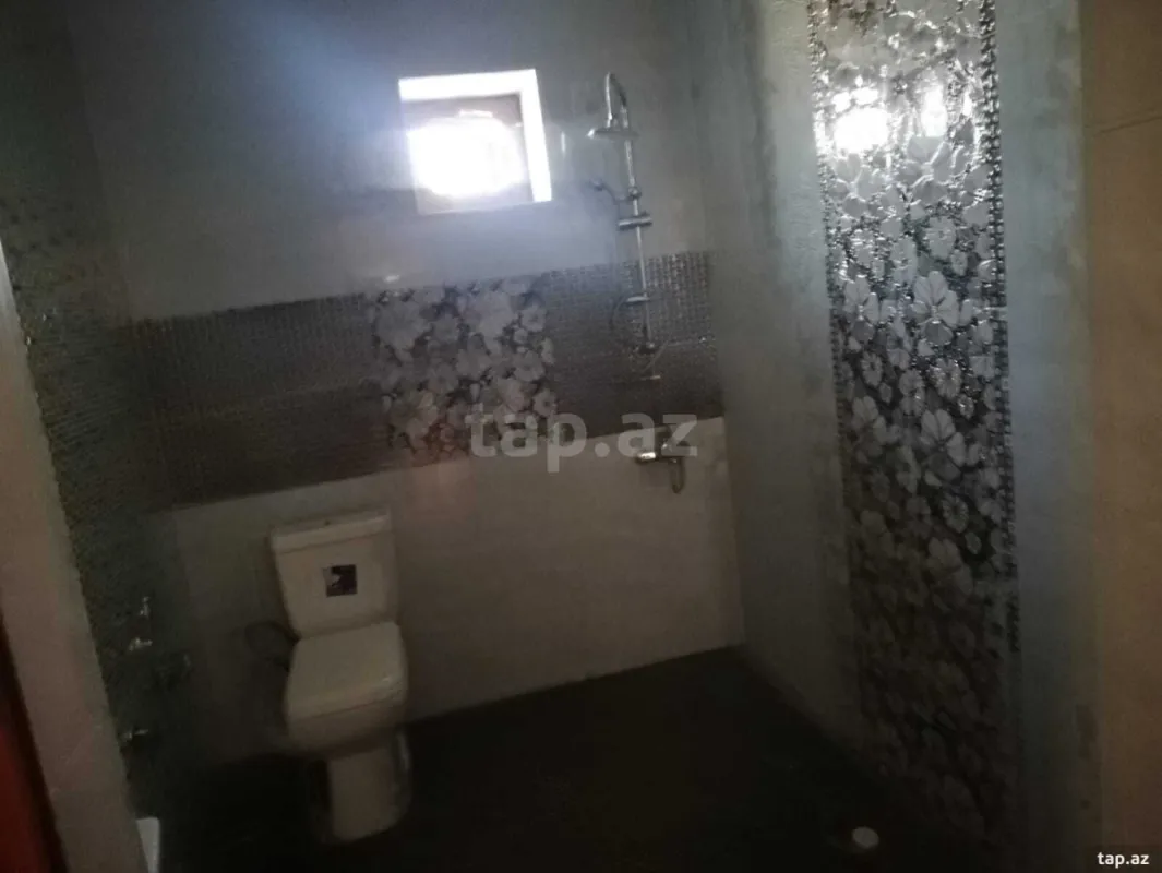 Satılır 6 otaqlı həyət evi 200 m²