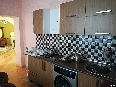 Satılır 6 otaqlı həyət evi 200 m²
