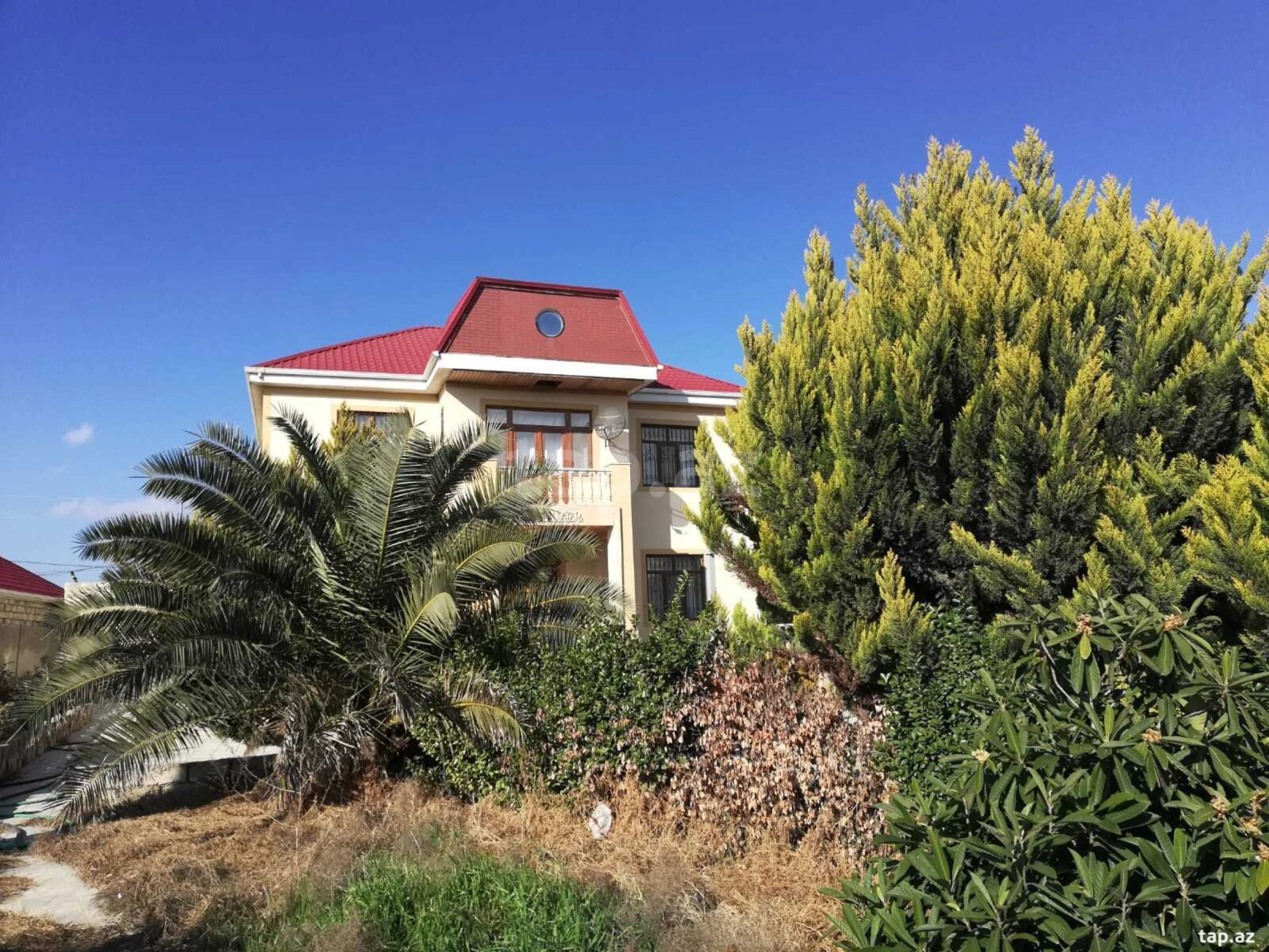 Satılır 6 otaqlı həyət evi 200 m²