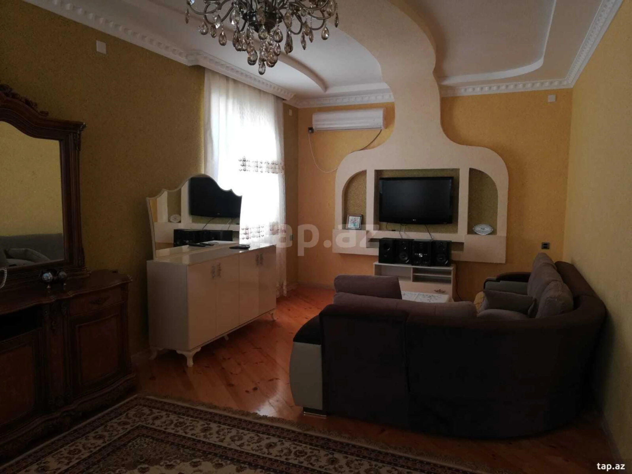 Satılır 6 otaqlı həyət evi 200 m²