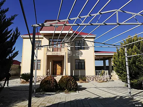 Satılır 6 otaqlı həyət evi 200 m²
