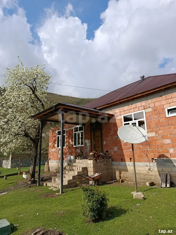 Satılır 5 otaqlı həyət evi 130 m²