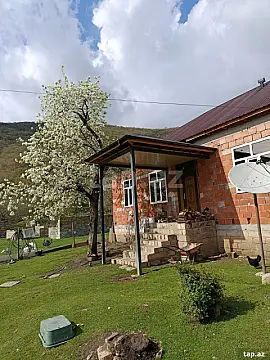 Satılır 5 otaqlı həyət evi 130 m² — Oğuz 5 otaq 130.00 m²