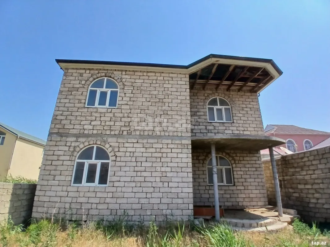 Satılır 4 otaqlı həyət evi 200 m²