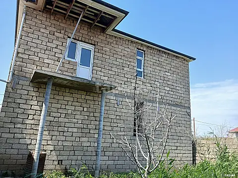 Satılır 4 otaqlı həyət evi 200 m²